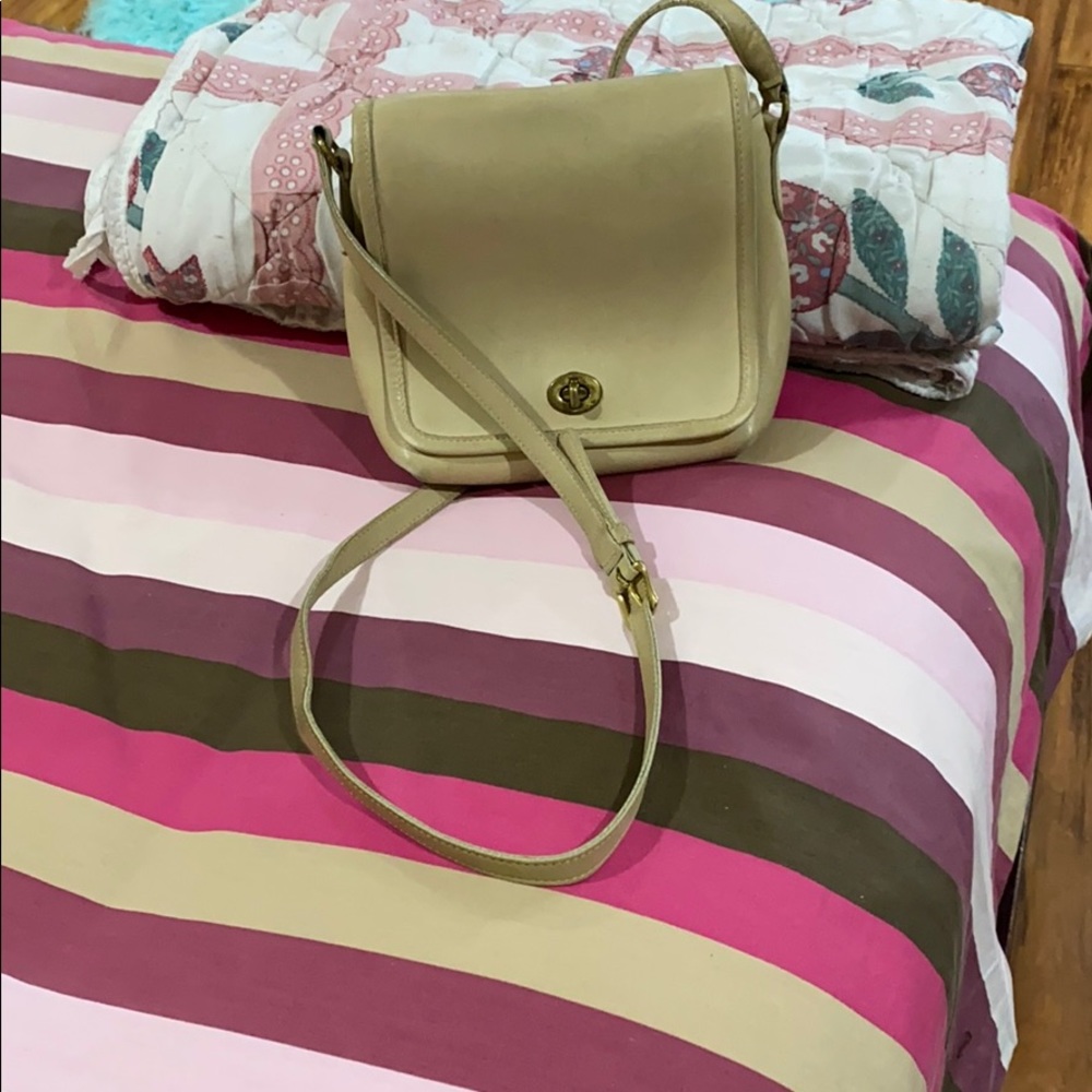 Classic coach shoulder bag